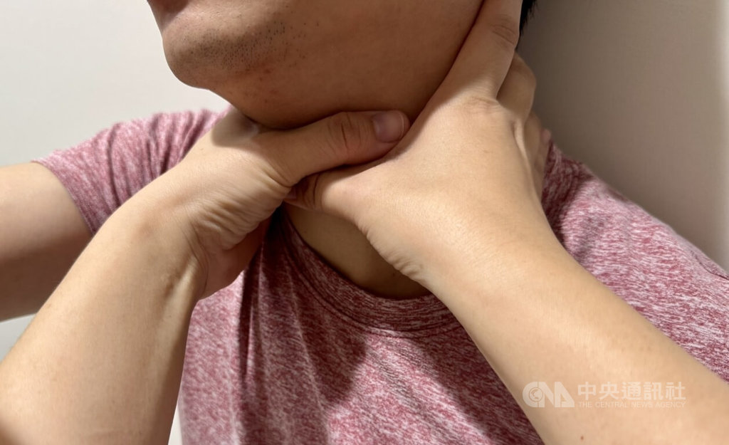 新竹縣某教師涉對3名學生掐脖及腳踹等行為，被依兒少法裁處新台幣6萬元，但該教師逾期未繳罰鍰，法務部行政執行署新竹分署對其銀行帳戶扣押後，全案足額徵起。（圖為示意畫面） 圖：中央社