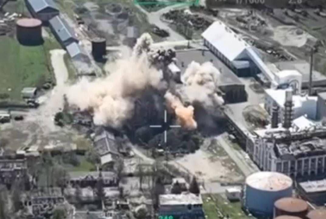 烏軍米格-29 戰機 使用使用 AASM HAMMER 攻擊俄軍位於赫爾松的陣地。 圖：翻攝自 Special Kherson Cat X 帳號