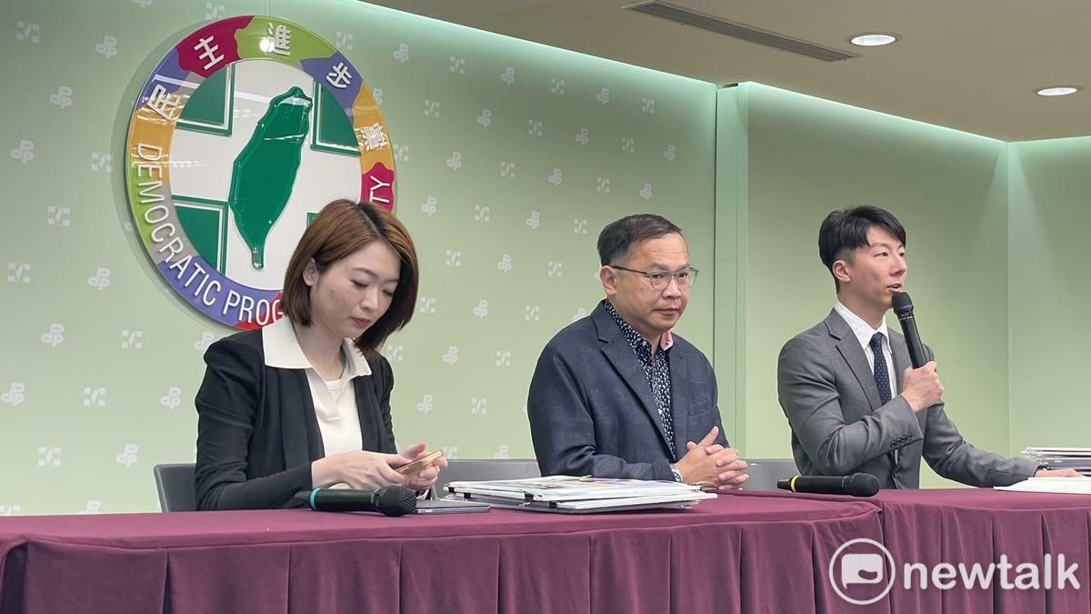 王義川（中）說，黃國昌對倒閣充滿算計。 圖：記者高逸帆／攝