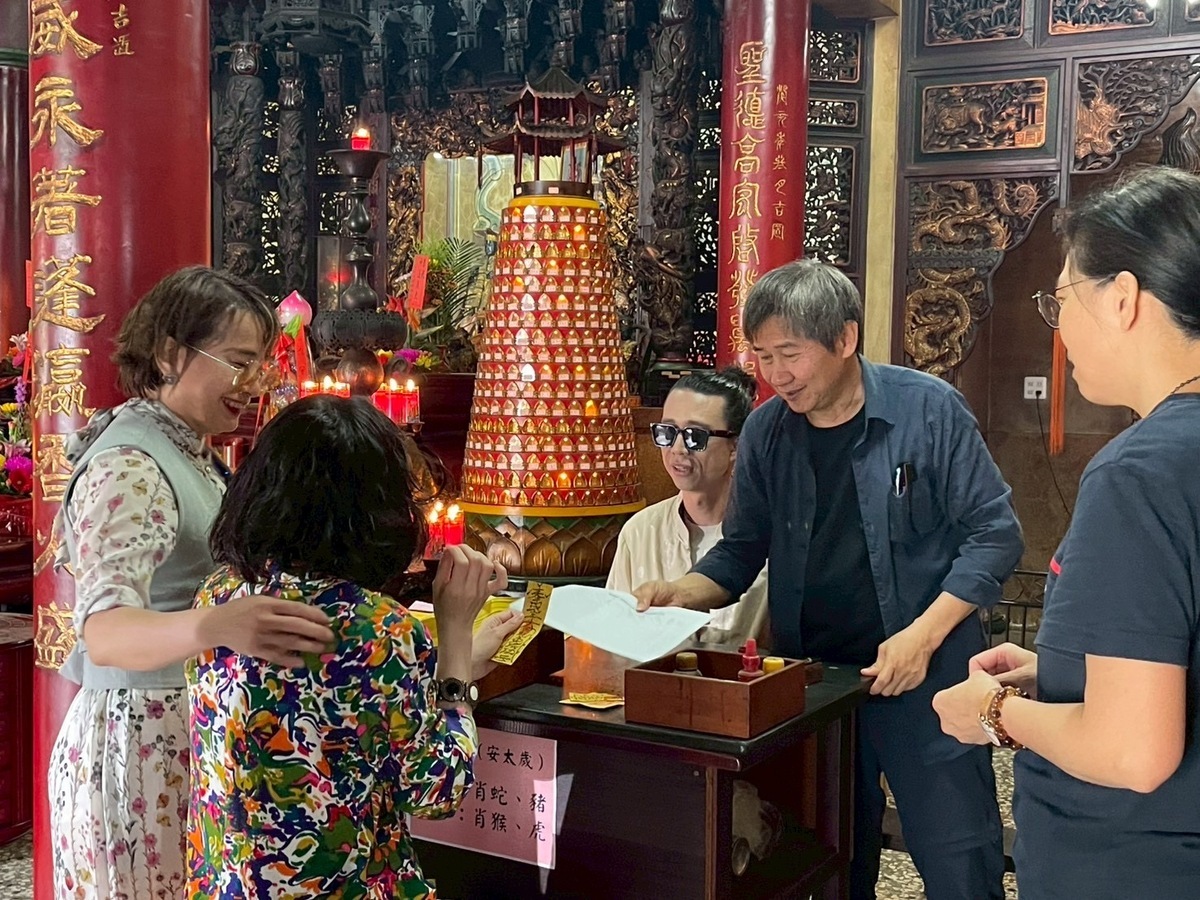 Taiwan Action公民罷免影片計畫「安太歲篇」由陳文彬導演執導，片中以台灣人最熟悉的宮廟為背景。 圖：「Taiwan Action」團隊提供