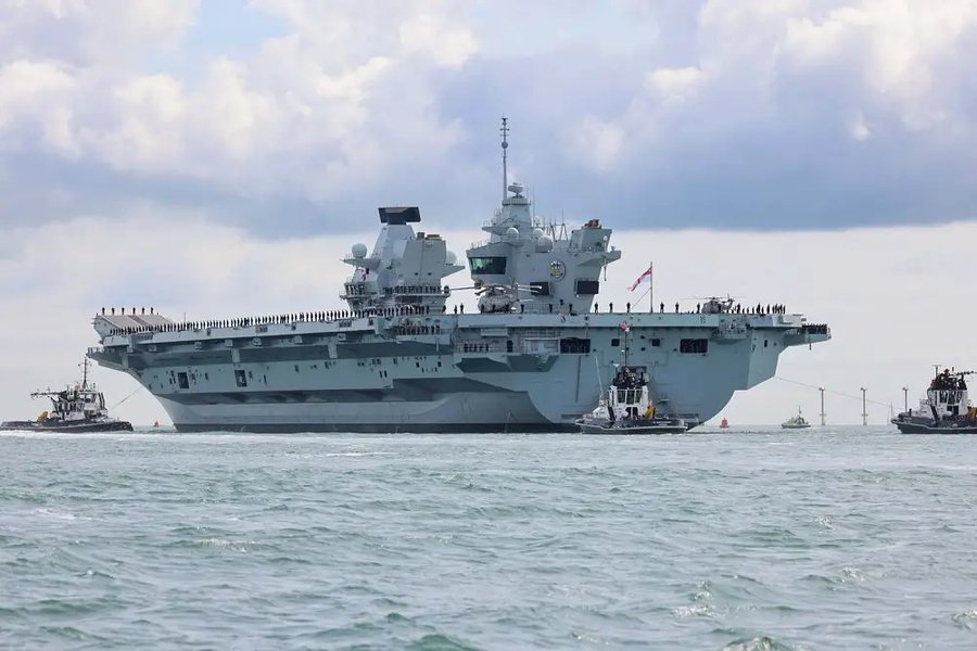 英國皇家海軍旗艦「威爾斯親王號（R09）」航空母艦22日從樸茨茅斯港啟航，展開為期8個月的部署任務。 圖：翻攝「X」@RoyalNavy
