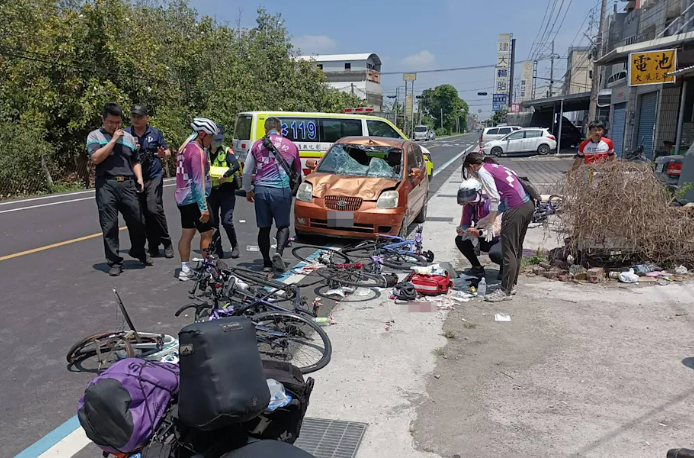 康橋國際學校秀崗校區一行學生於(22)日進行「單車環島成年禮」時，在彰化縣埤頭鄉遭遇嚴重交通事故，1名學生重傷接受手術。 圖：民眾／提供