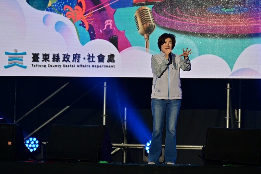 台東縣長饒慶鈴22日參加縣政府社會處活動後接受媒體訪問表示，她有預定的行程要和鄉鎮長到德國考察，因此無法參加26日藍營上凱道發怒吼活動。 圖：中央社（台東縣政府提供）
