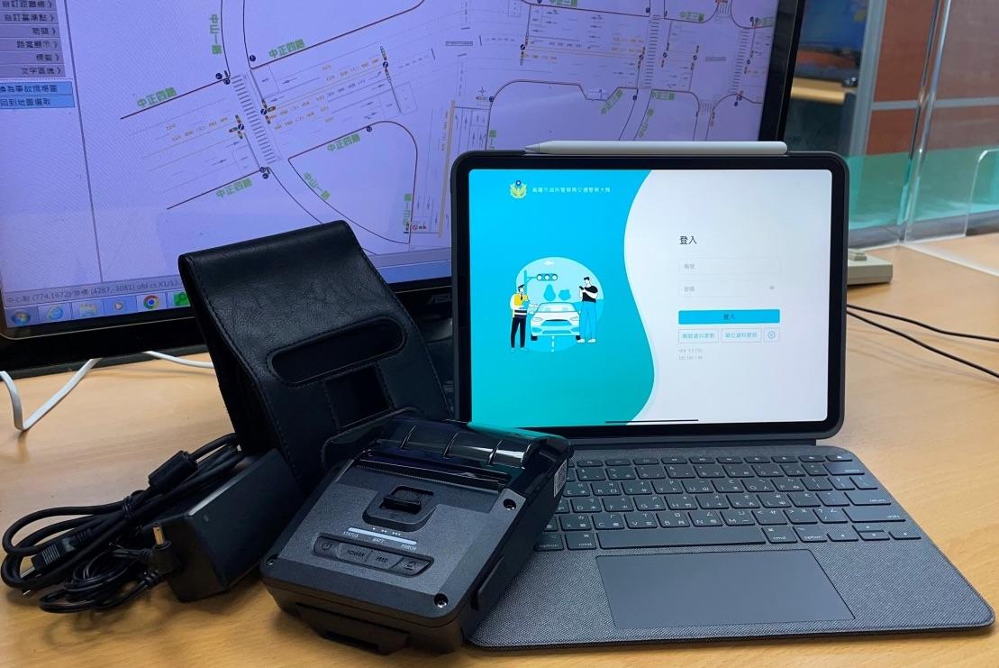 高市府警察局導入「交通事故行動處理APP」，目前平板行動處理車禍案件比率已近7成。 圖：高雄市警察局交通大隊/提供