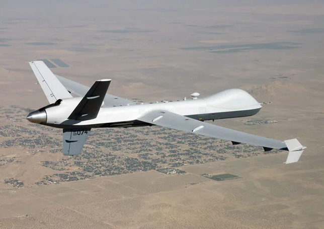當地時間 19 日，胡塞武裝發言人葉海亞·薩雷亞宣布，一架美軍 MQ-9「死神」無人機在薩那省上空遭地對空飛彈擊落，這是該武裝組織 24 小時內擊落的第二架同型號無人機。 圖:翻攝自騰訊網