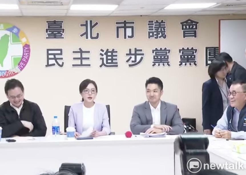 台北市長蔣萬安今赴民進黨台北市議會黨團拜會，多位綠議員質疑上週赴北檢抗議「帶頭違法」，蔣萬安也回嗆，火藥味十足。 圖：周煊惠 / 攝