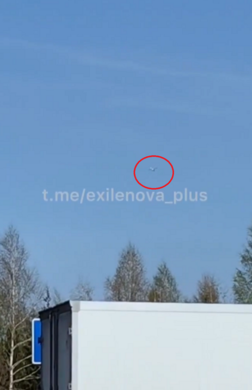 烏軍無人機特地飛越 1200 公里打擊俄羅斯的沙赫德無人機生產工廠。 圖：翻攝自  NOELREPORTS X 帳號