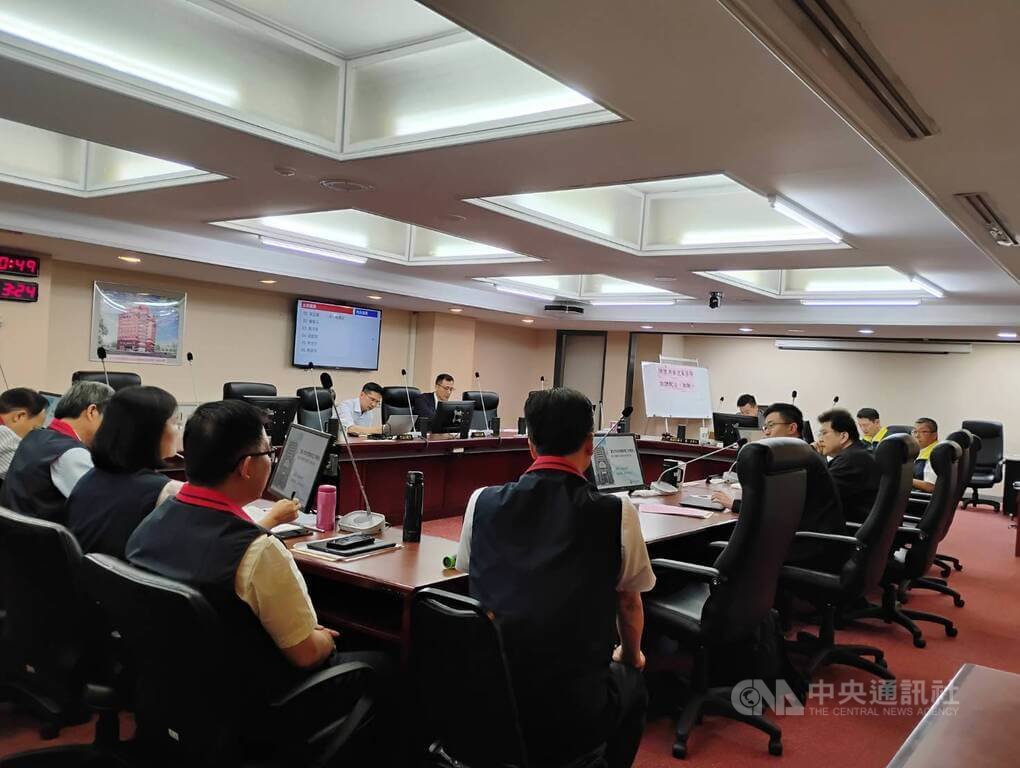 國民黨預計26日在凱道辦活動。台北市議會警政衛生委員會24日上午召開會議，台北市警察局表示，將規劃400名警力維護安全秩序，必視現場狀況滾動式調整，若有非主辦單位允許旗幟出現，會配合協助勸導。中央社記者劉建邦攝  114年4月24日