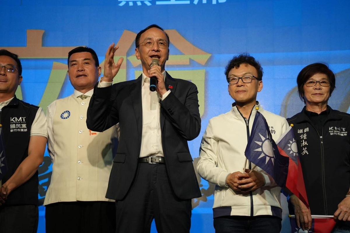 林志潔質疑，藍營在豪華餐廳宴請有投票權的新竹市民吃飯，並要求罷免時投不同意票，是否有賄選之嫌。對此，國民黨新竹市黨部稍早駁斥指控，表示餐會都是黨員自費參與，並呼籲林志潔勿造謠生事。 圖：翻攝自鄭正鈐臉書