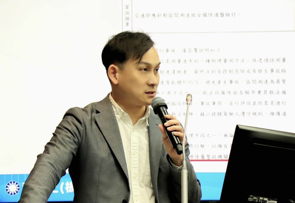 台北市勞動局今日表示，依未備置出勤紀錄對葉元之開罰9萬。（翻攝自臉書@葉元之．板橋）