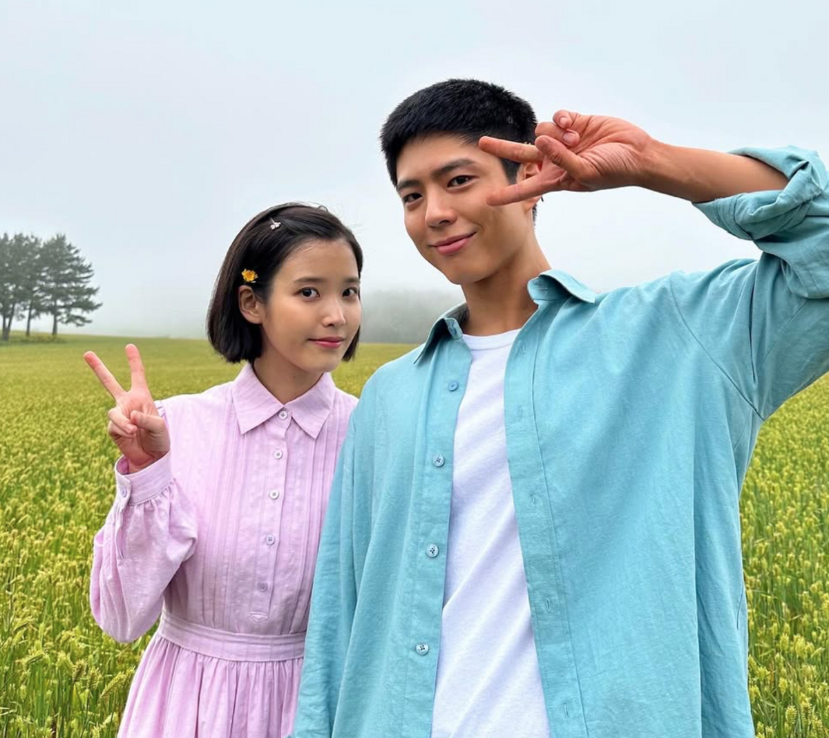 《苦盡柑來遇見你》的主角朴寶劍（右）、IU（左），分別位居男子組和女子組的人氣獎第二名。 圖：翻攝自IU IG