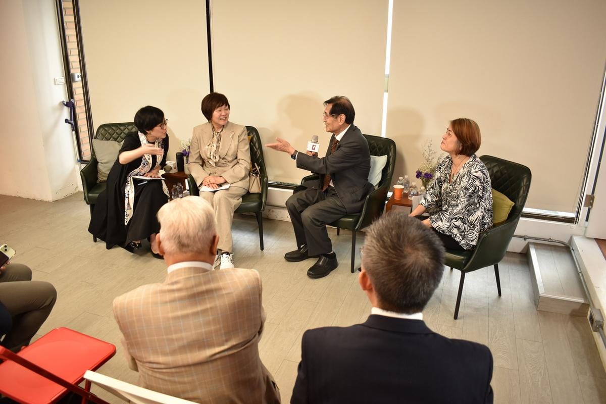 日本故首相安倍晉三夫人安倍昭惠（左二）前往獨盟辦公室，與獨盟主席陳南天（右二）和副主席謝若蘭（右一），同時也是台灣安保協會理事長，與台獨聯盟盟員盟友一起座談。 圖：台灣獨立建國聯盟提供
