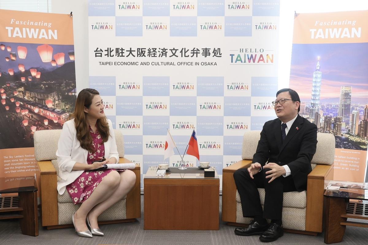 高閔琳(左)拜會駐大阪臺北經濟文化辦事處。 圖：高雄市觀光局/提供
