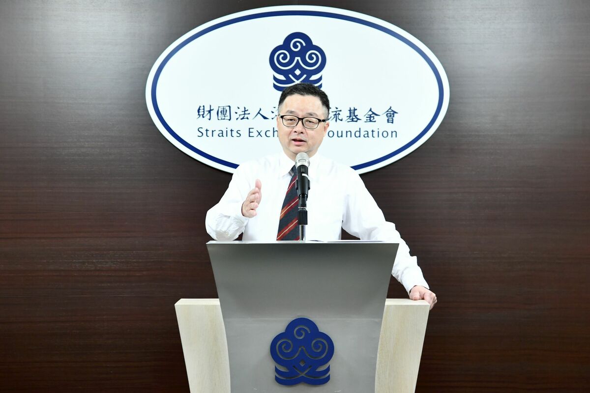 有關美中關稅戰對大陸台商造成的衝擊，海基會副董事長兼秘書長羅文嘉今（25）日在例行背景說明會表示，近50%大陸台商增加對中國以外的投資，近25%台商想結束中國的事業經營。 圖：海基會提供