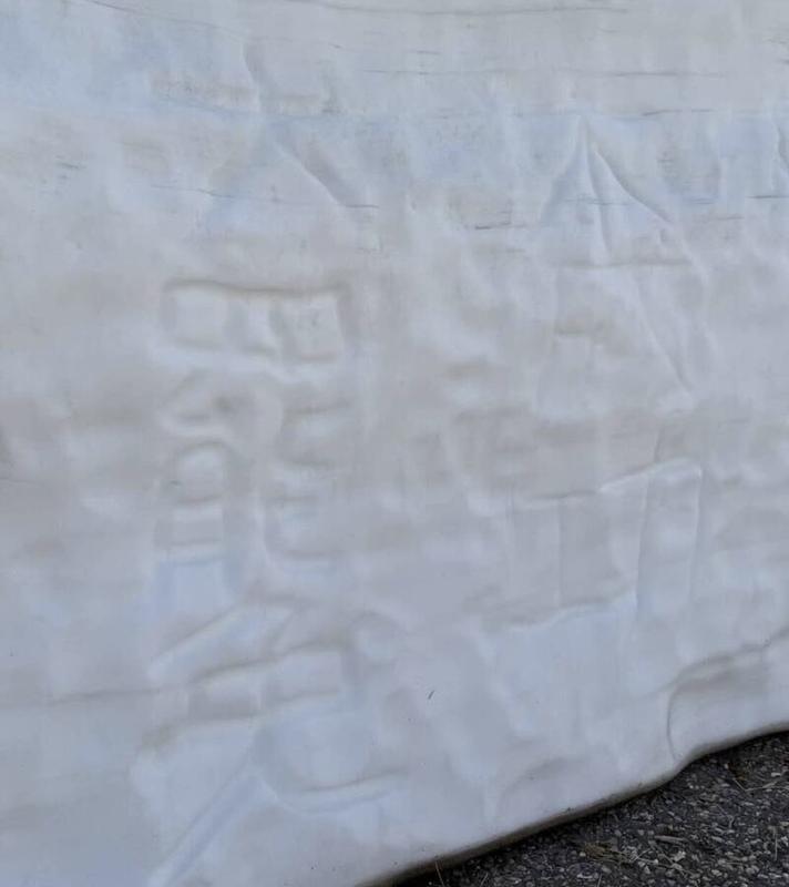 網友發文表示，於日本知名景點立山黑部的雪牆上，發現「大罷免、大成功」的字樣。 圖：翻攝自 X