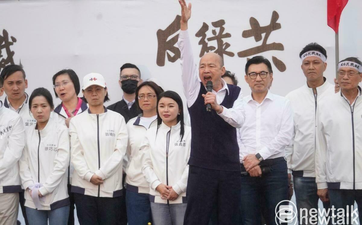 快訊》喻台人一手手榴彈一手和平鴿 韓國瑜嗆綠：打麻將只想打清一色
