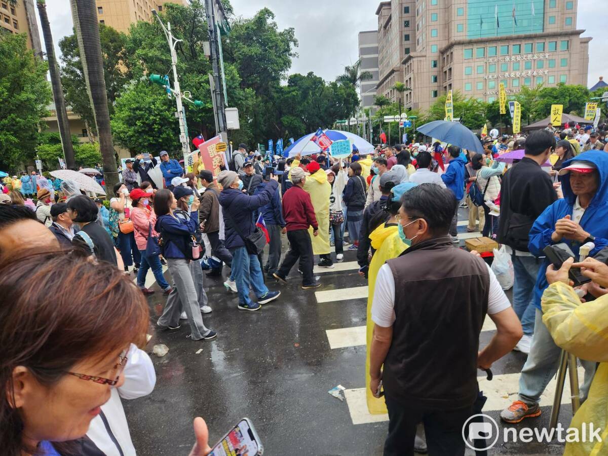 凱道行動散場後，現場民眾仍不斷高喊「賴清德下台！」 圖：黃建豪/攝