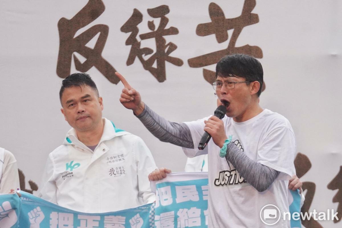 民眾黨主席黃國昌出席藍白「426反綠共、戰獨裁」活動。 圖：張良一 / 攝