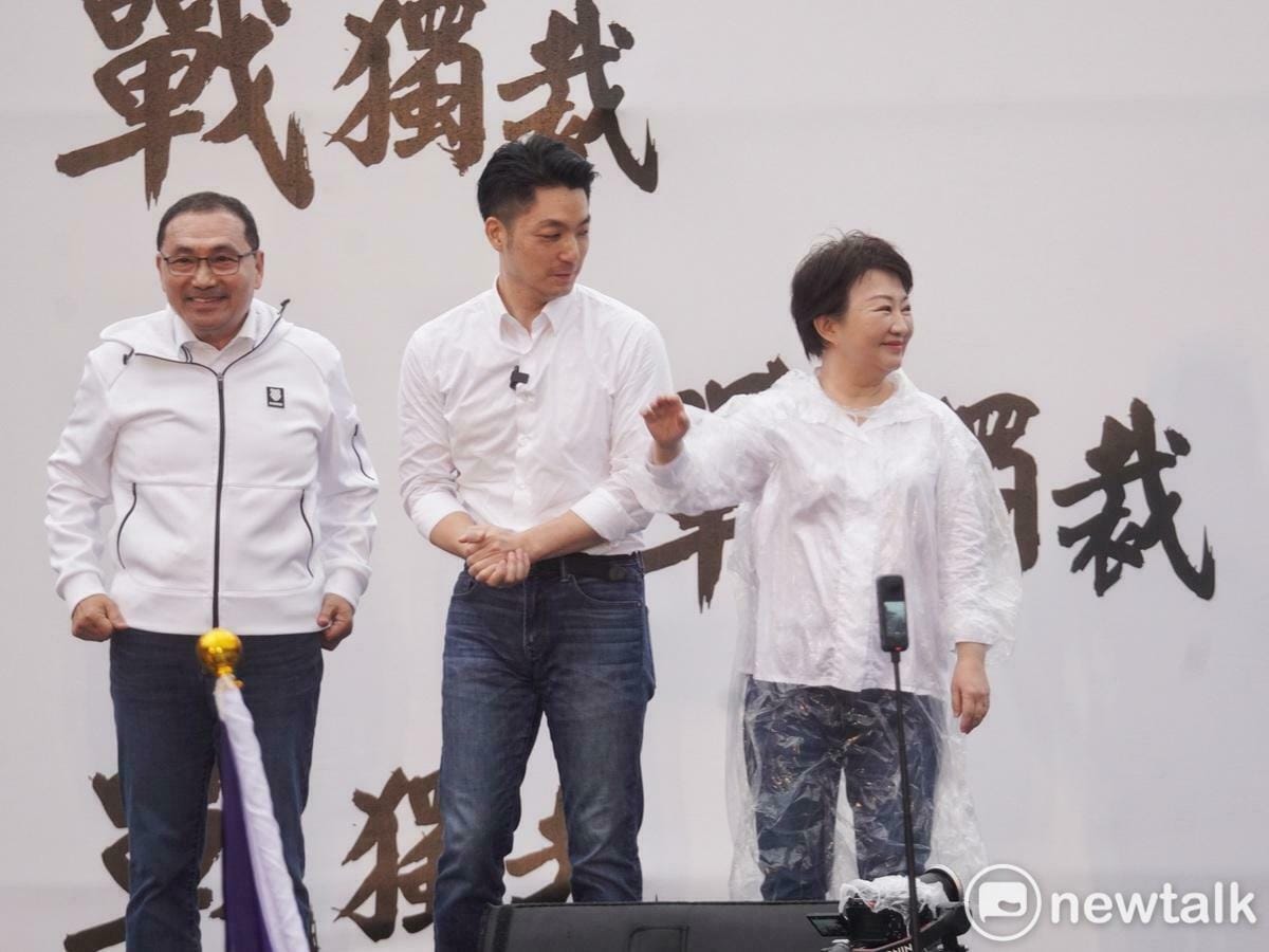 國民黨各縣市首長都到凱道現場，向總統府發出沉痛喊話。 圖：張良一/攝