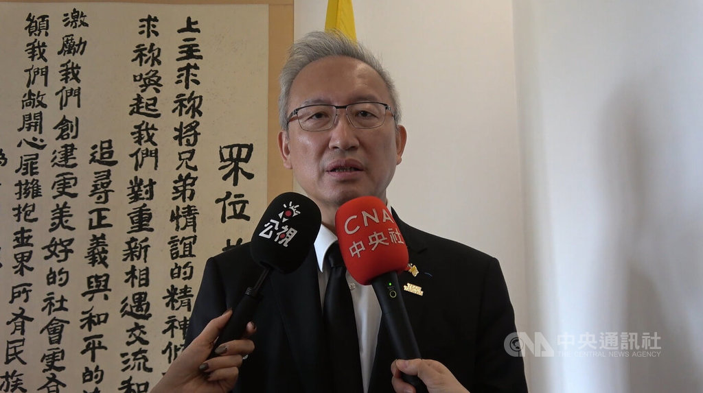外交部次長吳志中在出席教宗方濟各（Pope Francis）喪禮後接受中央社訪問，認為此次台灣能參加這場世界領袖齊聚的活動，凸顯台灣是世界重要的一份子。  圖/中央社