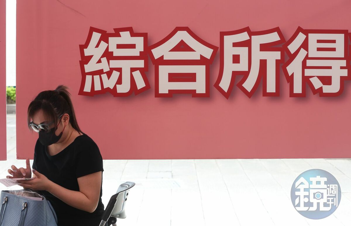 報稅季即將到來，財政部發文提醒民眾可以透過6種登入方式，在家就能上網輕鬆完成報稅手續。（本刊資料照）