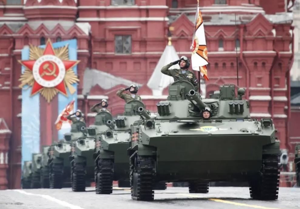 北韓陸軍現役規模 137 萬，坦克 5,800 輛，步戰車 2.4 萬輛。 圖：翻攝自雷姐的機械空間