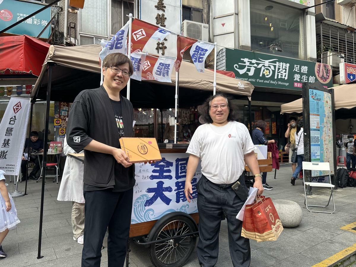 台灣基進近日啟動改裝版「罷免行動餐車」，深入街頭。 圖：台灣基進提供
