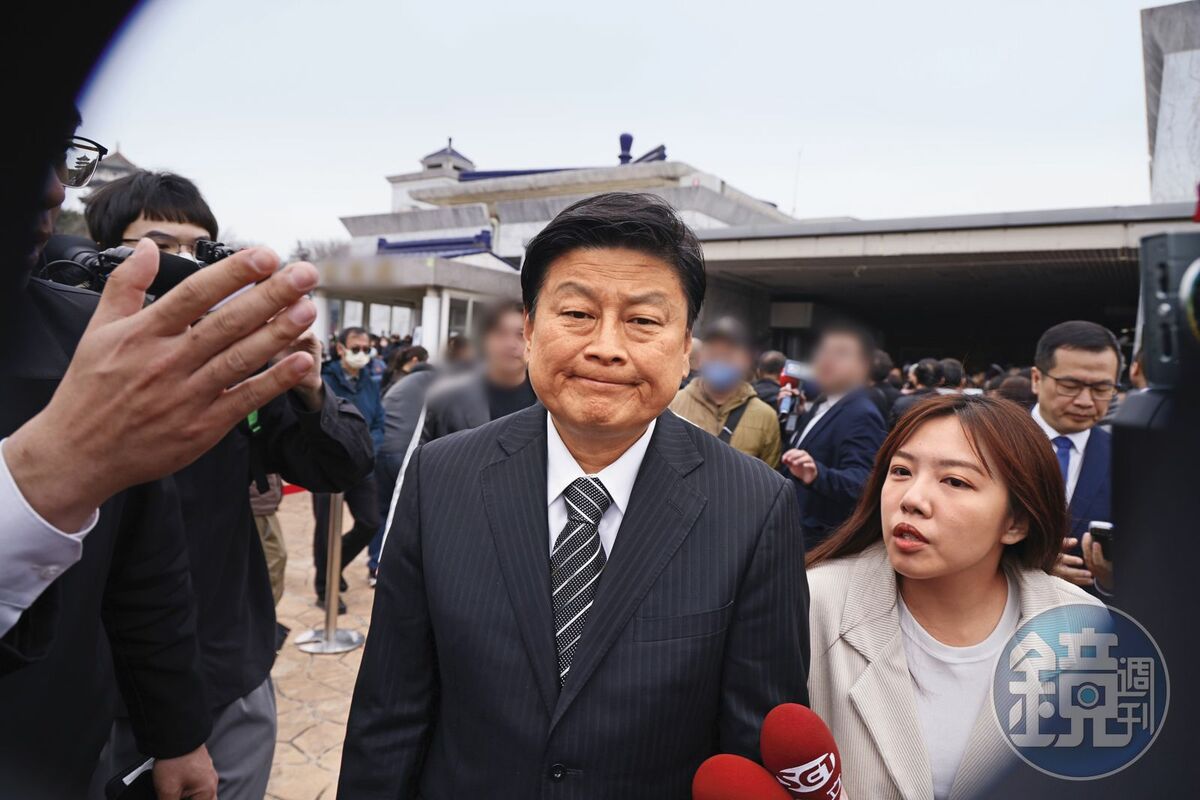 「花蓮王」傅崐萁官司纏身，調查局北機站收到檢舉信，懷疑他和花蓮縣政府高官藉礦稅向業者敲詐，檢方已立案調查。 圖：鏡週刊提供