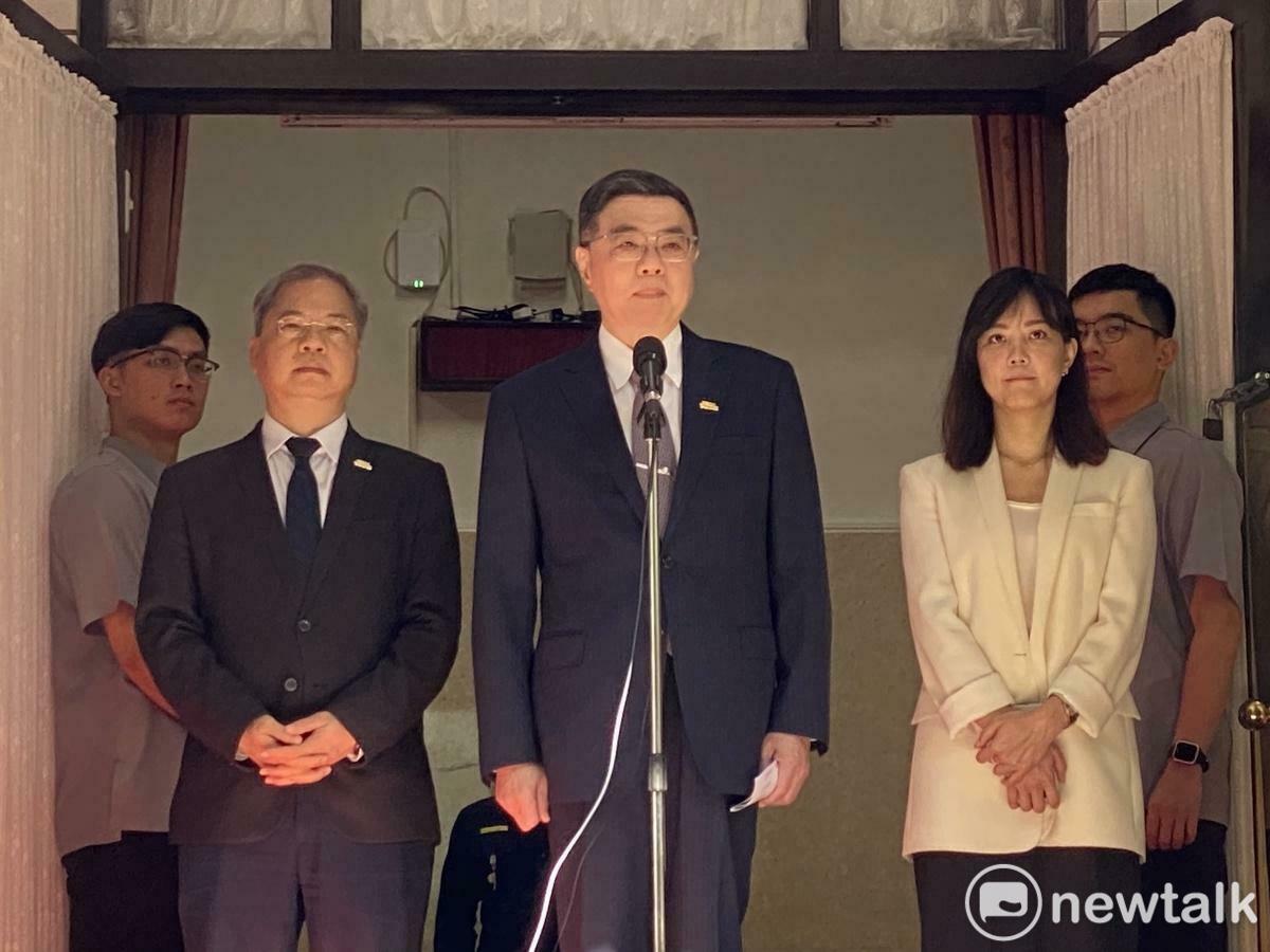 行政院長卓榮泰(中)今(29)日前往立院備詢前受訪。 資料照：林朝億/攝