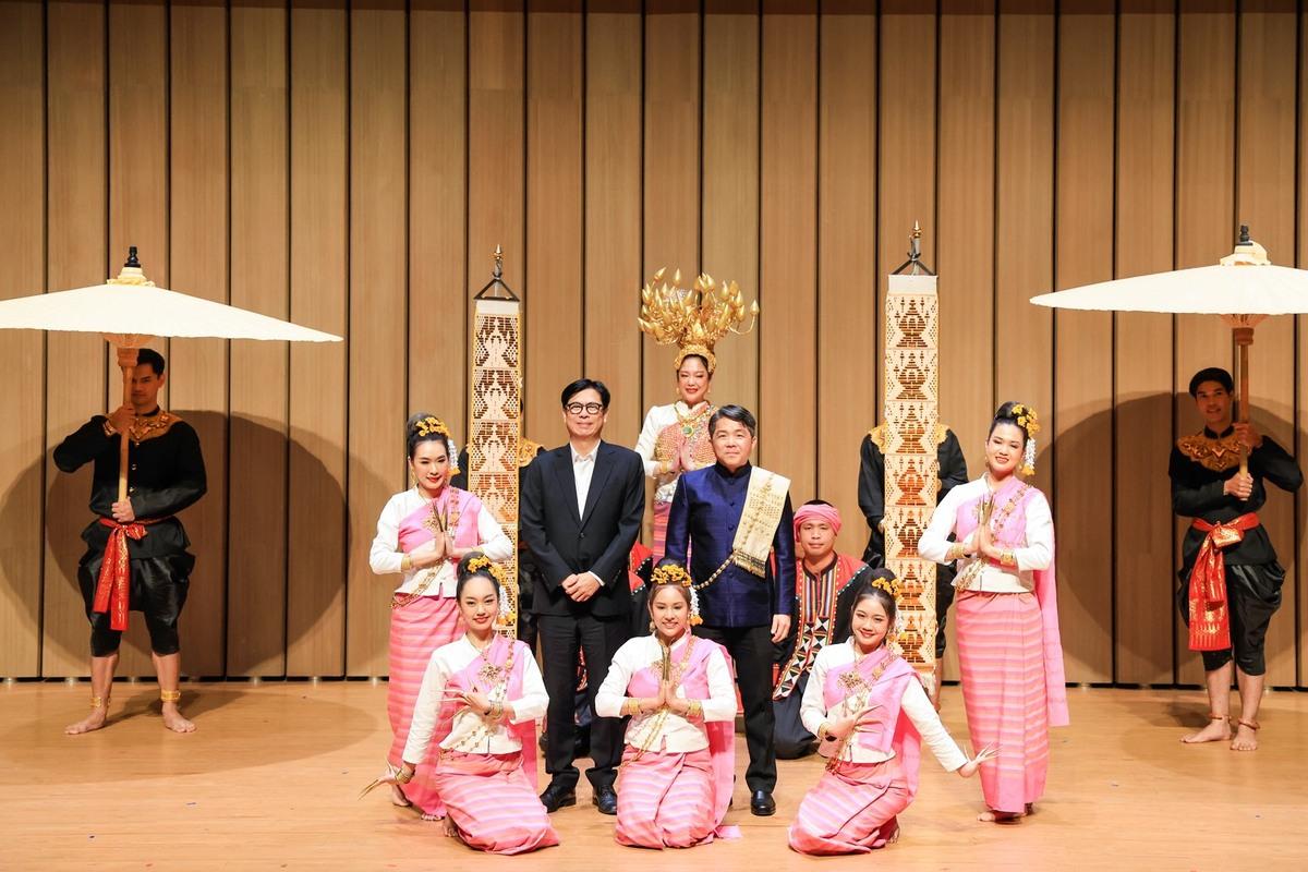 泰國文化節首度在高雄登場，陳其邁(左二)親自出席。 圖：高雄市行國處/提供