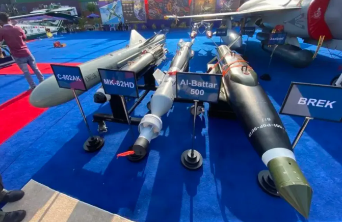 從機載武器的配對來看，JF-17 PFX戰鬥機繼承了JF-17 Bock III多功能性。 圖:翻攝自國平視野
