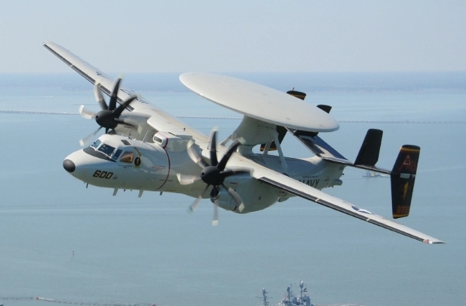 美國海軍E-2D先進鷹眼艦載預警機。 圖 : 翻攝自觀察者網