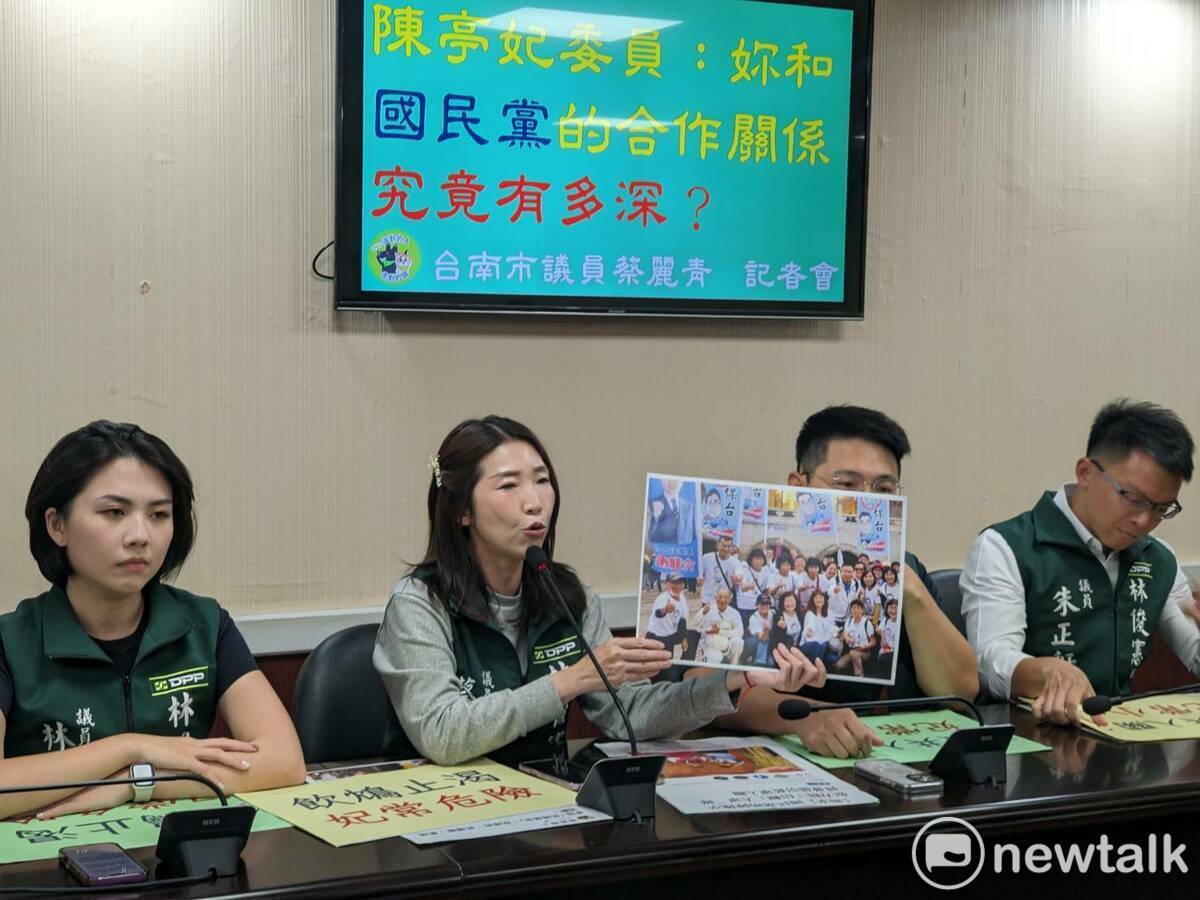 民進黨台南市議員蔡麗青、李宗翰、林依婷、朱正軒、蔡筱薇、郭鴻儀、周嘉韋、黄肇輝舉行記者會，表示許多地方支持者早已對立委陳亭妃多年來與國民黨沆瀣一氣的行為非常不滿，他們以民進黨籍台南民代的身分，要求陳亭妃說清楚和國民黨的關係。 圖：蔡麗青服務處提供
