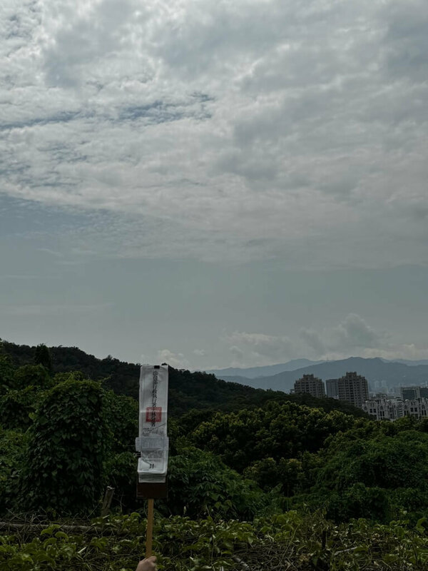 美麗華集團董事黃春照欠稅超過新台幣2.6億元，法務部行政執行署士林分署5月6日將拍賣黃春照名下台北市內湖區土地，位置鄰近黃氏宗祠園區。（士林分署提供）中央社記者謝幸恩傳真  114年4月30日