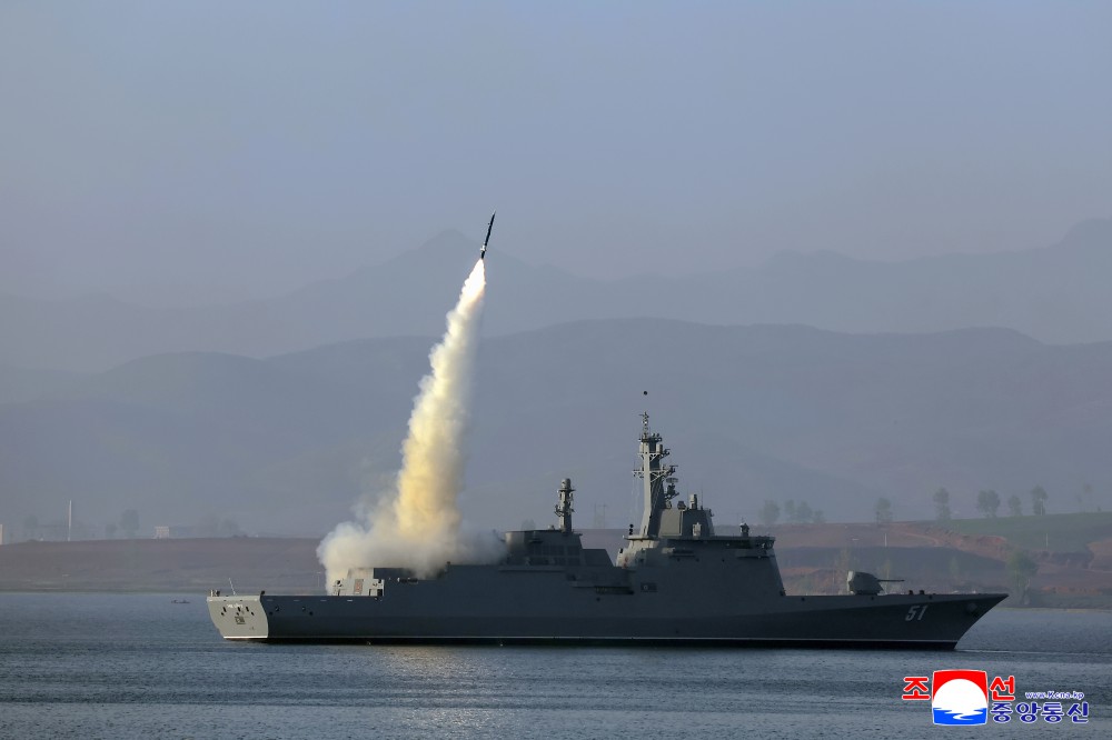 北韓崔賢級1號艦「崔賢號（舷號51）」，4月亮相隨即續展開武器系統性能與戰鬥適用性試驗。 圖：翻攝朝中社