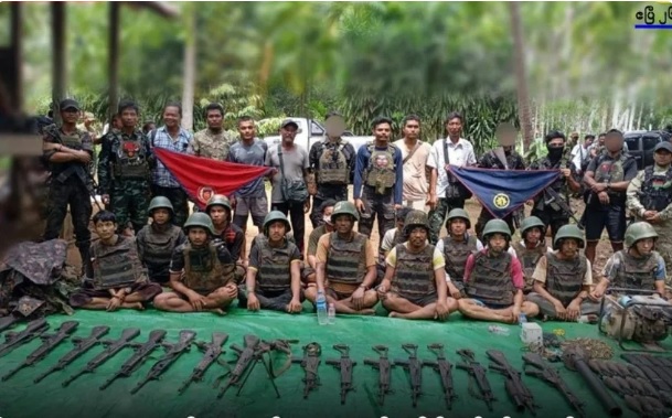 近期緬甸軍方與地方武裝勢力的衝突變得更加激烈，地方武裝勢力甚至組成聯合部隊對緬軍基地發起襲擊，並俘虜 16 名緬軍士兵。 圖：翻攝自 騰訊網 緬甸中文網