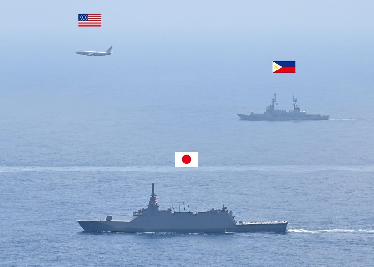 日本自衛隊首次實質派遣裝備參加由美國與菲律賓主辦的「肩併肩 25」（Balikatan 25）多國聯合軍事演習。加上澳洲，多國肩並肩地擊沉了菲律賓退役護衛艦。 圖：翻攝「X」@jointstaffpa