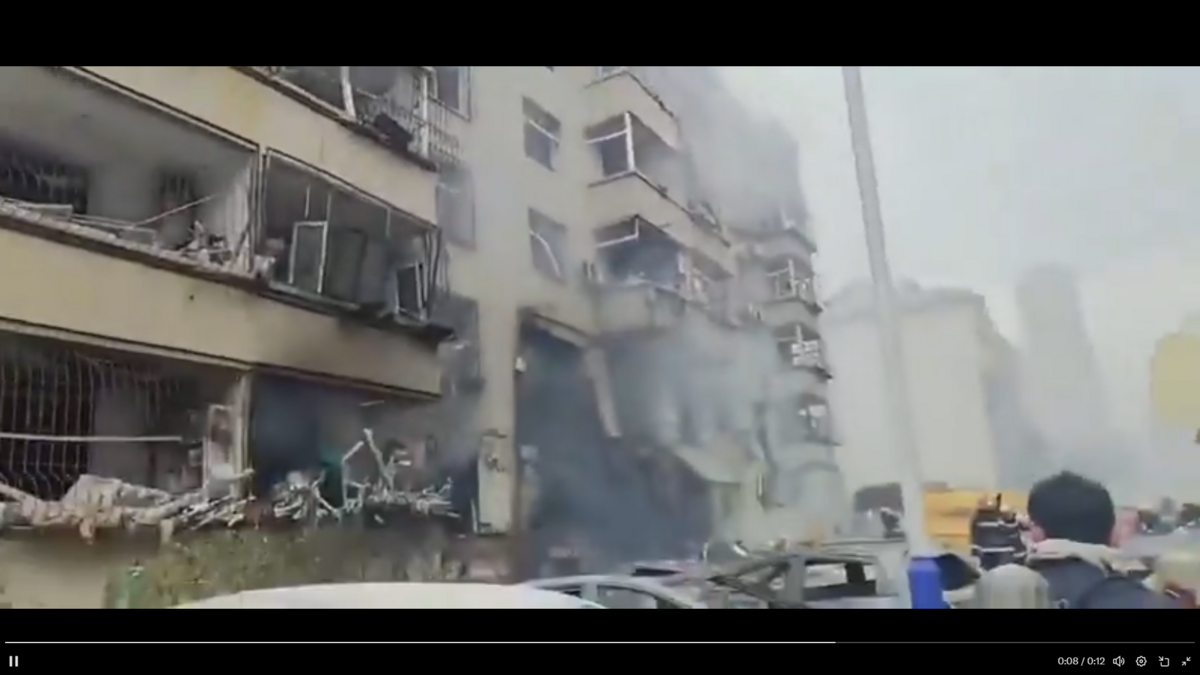 爆炸威力巨大，導致建築物受到嚴重損壞。 圖:翻攝自影片