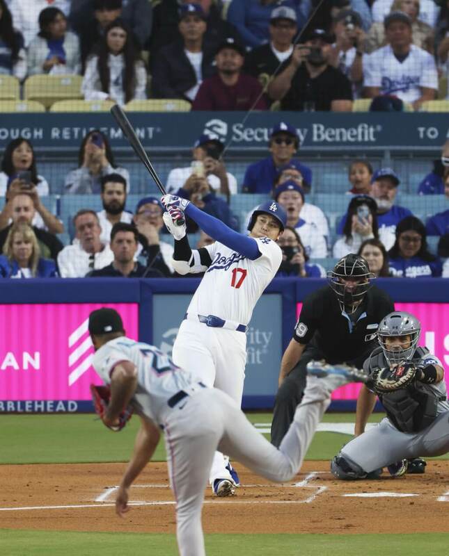 MLB洛杉磯道奇日籍球星大谷翔平（中）29日敲出本季第7支全壘打。（共同社）
