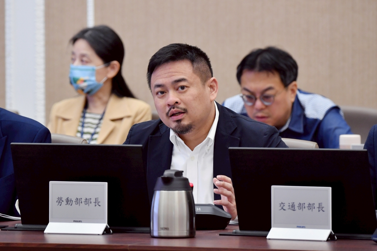 勞動部提出《職業安全衛生法》修法，赴行政院會報告及審查。圖為勞動部長洪申翰。 圖：行政院/提供