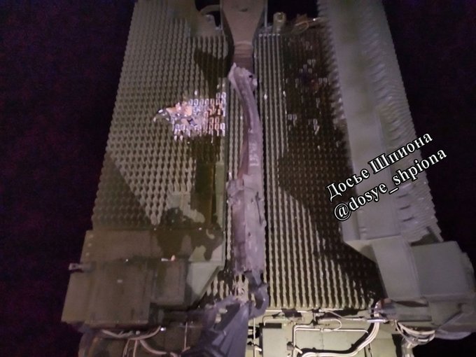 俄軍部署在克里米亞地區的 S-400 防空系統雷達也遭烏均無人機炸毀。 圖：翻攝自 @NOELreports X 帳號