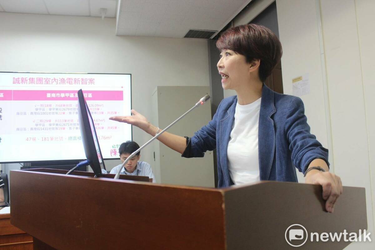 台南市麻豆區大地莊園社區居民聯名陳情，質疑財團要在周邊近百公頃的魚塭養殖地設置太陽能光電，一旦建置起來綠建築社區將被光電板包圍起來，嚴重影響生活環境、農村景觀自然生態。立委陳亭妃接獲地方反映後，在立法院經濟委員向經濟部部長郭智輝提出質詢。 圖：陳亭妃服務處/提供