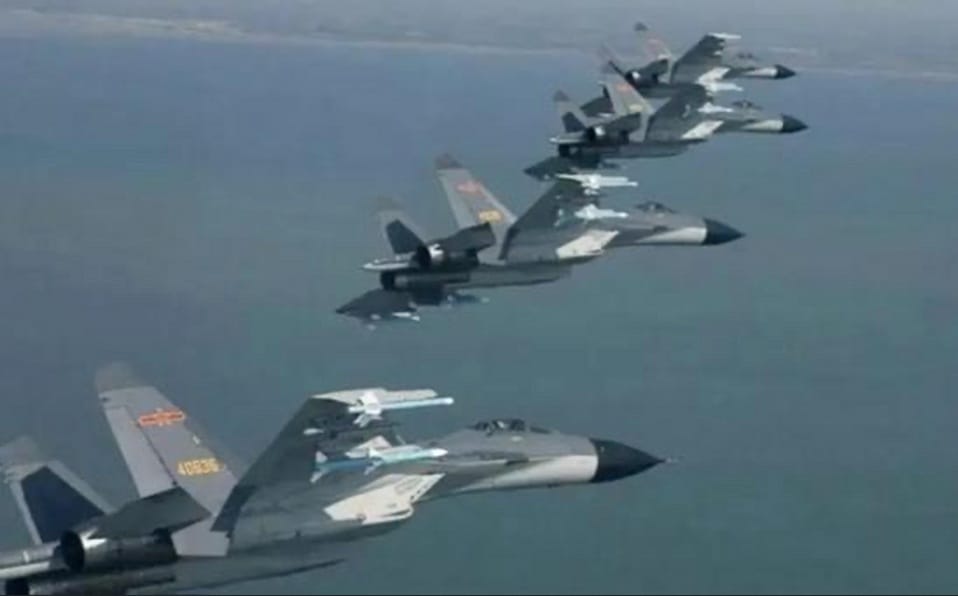 解放軍也殲-16 戰機空中編隊 。 圖：翻攝自 騰訊網 瑤音萬里