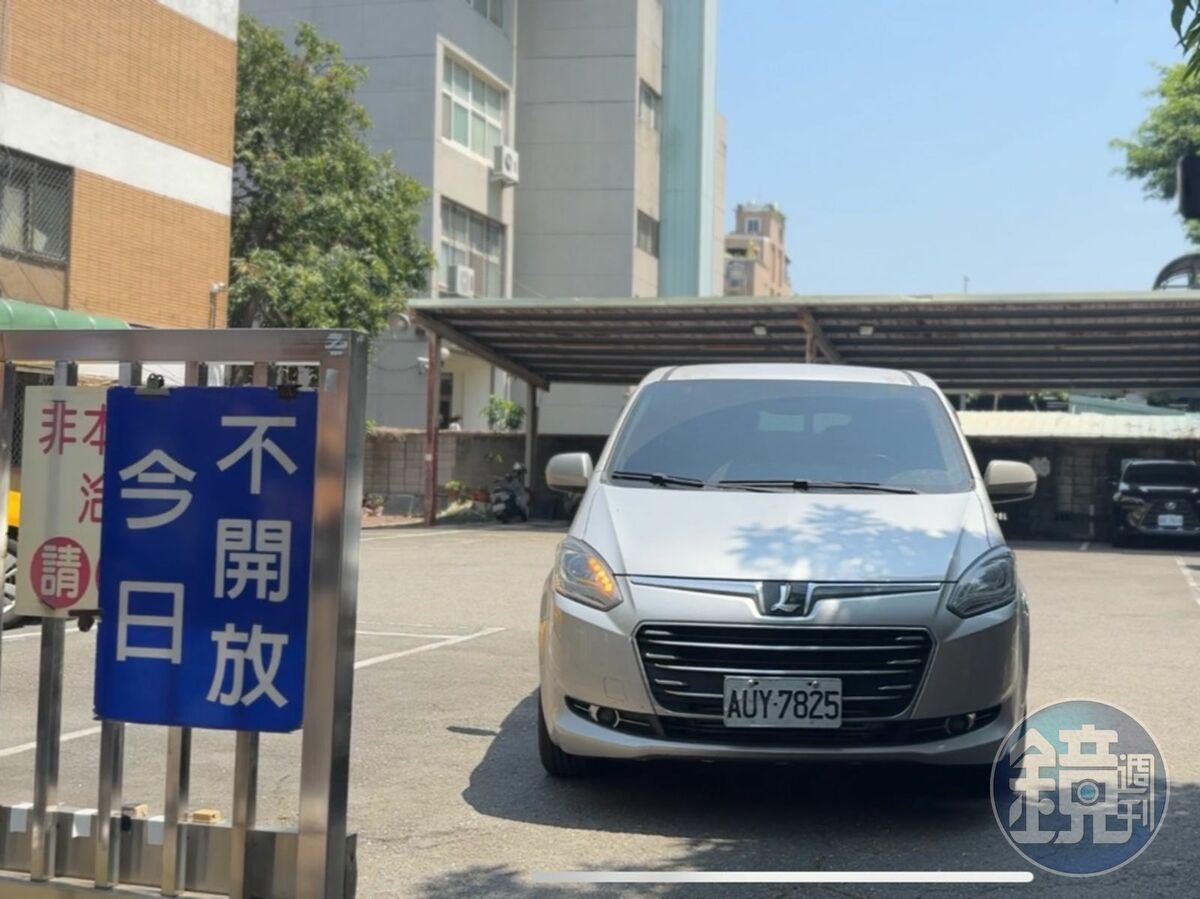 台中市調查站將2總幹事帶回偵訊 。