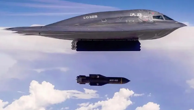 美軍B-2轟炸機投下GBU-57 MOP 重磅炸彈。(示意圖) 圖 : 翻攝自美國空軍