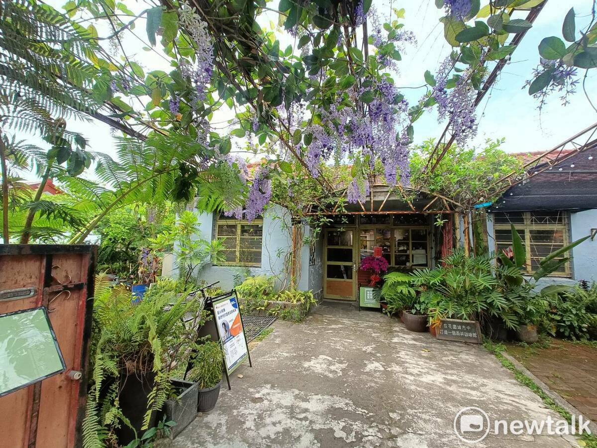 中興新村有許多文創店舖。 圖：唐復年/攝