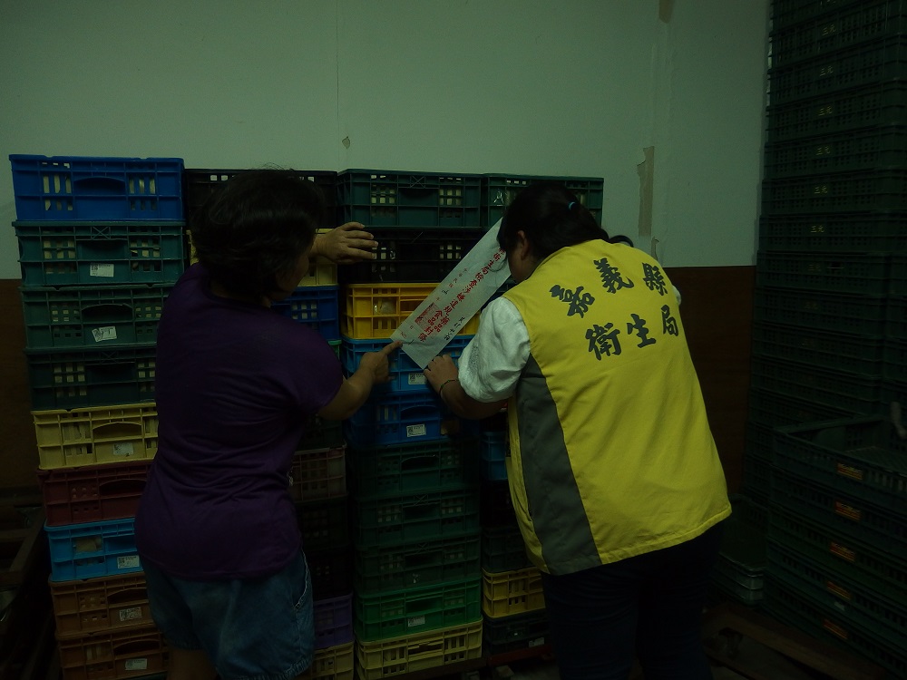 嘉義縣衛生局截至目前共封存1,187.5公斤的問題蛋，不過有部分蛋品已經銷售至傳統市場、早餐店、攤販及一般餐飲業，嘉義縣衛生正全力追回要業者立刻回收，確保民眾食品安全。 圖：嘉義縣衛生局提供