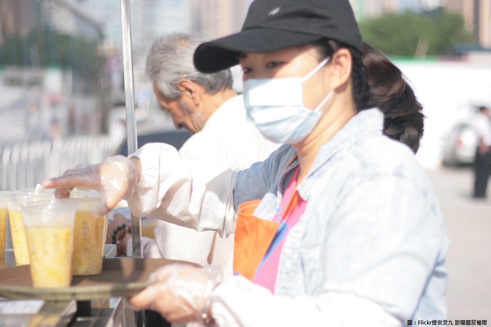 今(24)天中台灣的空氣真的很糟，台中市共有9座空品測站達橘色等級，立刻啟動空品應變機制，動員各局處加強查核裸露地揚塵、露天燃燒及通報100處工地加強工地灑水，要讓空氣品質不要持續惡化。 圖：Flickr提供灵九 歐陽開放權限