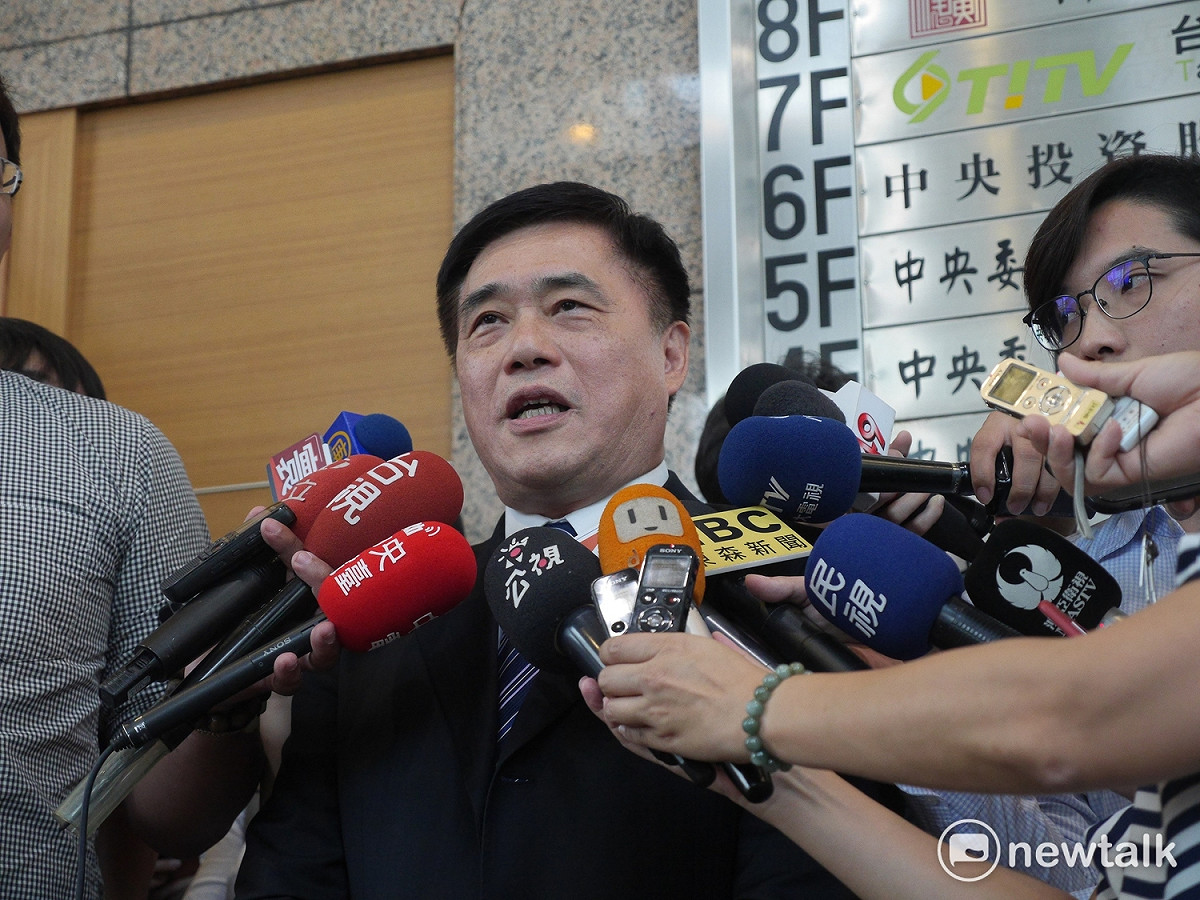 世大運網球選手難敵露天場館的艷陽曝曬爆出身體不適。外傳是因為前台北市長郝龍斌刪減預算，將開闔式屋頂改為露天，郝龍斌今天下午在臉書表示，「網球運動的起源，原本就是戶外、陽光的活動」。 圖：新頭殼資料照片