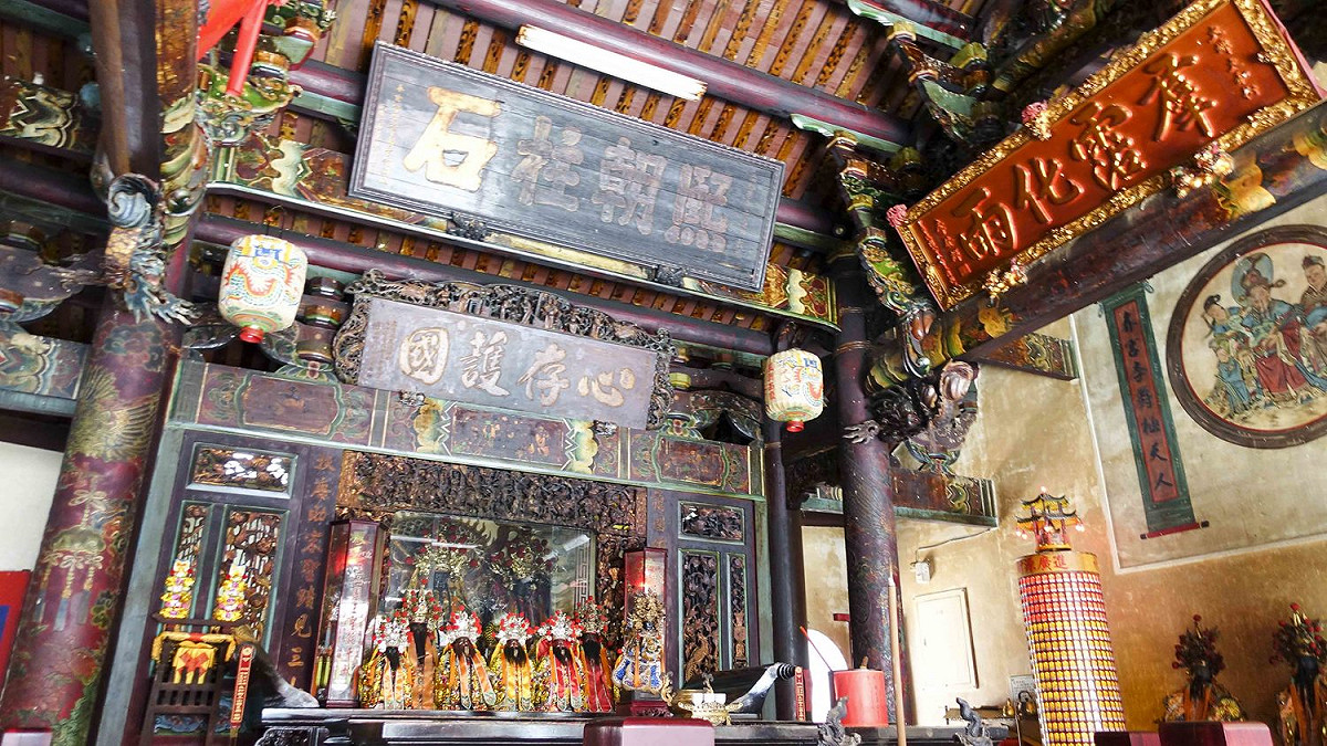 三山國王廟內有嘉慶君御賜（1813年）的「熙朝柱石」匾掛在中堂，目前是國家三級古蹟。 張大魯/攝影